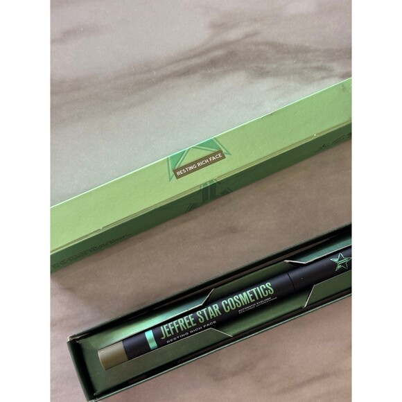 Jeffree Star Cosmetics Automatic Eyeliner Resting Rich Face - Picture 4 of 5